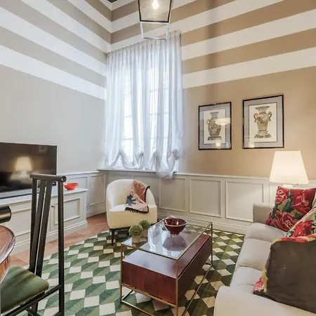 Elegant In The Centre Of Villa *